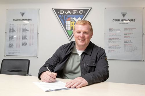 Neil Lennon și-a prelungit contractul cu Dunfermline. FOTO: Instagram @officialdafc