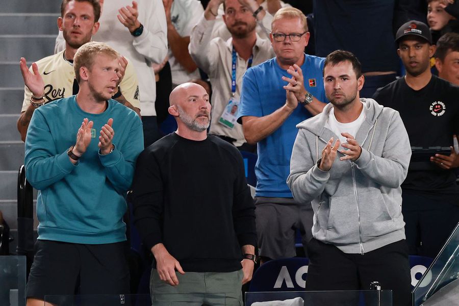 Echipa Arynei Sabalenka: Andrei Vasilevski, Jason Stacy, Anton Dubrov, pe rândul de sus, în dreapta Shane Liyanage Foto: Guliver/GettyImages Aryna Sabalenka, între matematica tenisului și senzații: „Avem cifrele, știm care ar fi cel mai bun procent, dar cum se simte ea?”