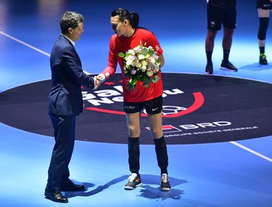 Nicușor Dan s-a ținut de cuvânt și a venit la Gala Neagu! Reacția incredibilă a publicului când a pășit în arenă