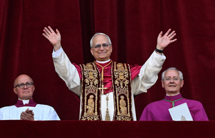 Papa Leon al XIV-lea a acceptat să joace un meci caritabil de tenis! Propunerea a stârnit hohote de râs: „Nu cu el”