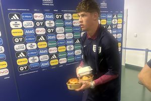 Incredibil ce au mâncat vedetele de zeci de milioane de euro din Premier League după victoria cu Cehia U21! » Părerea specialistului: „E o bombă inflamatorie”