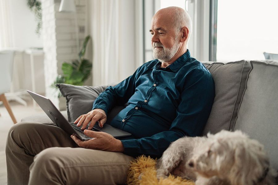 Ce se întâmplă dacă stai mult pe smartphone sau laptop? Surpriză imensă într-un studiu al revistei Nature